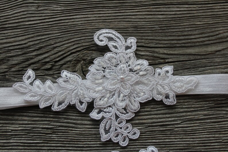 Garter Set White Vines