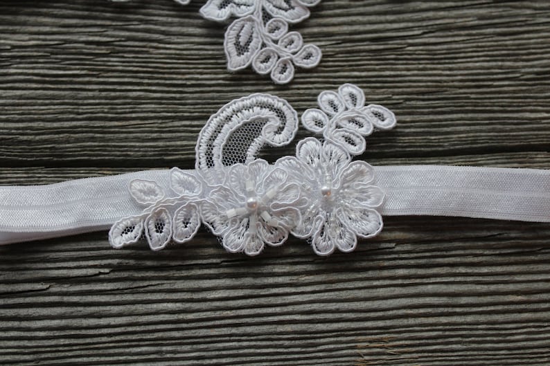 Garter Set White Vines