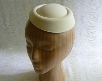 Base de fascinateur en feutre de fausse laine de Style boîte à pilules beige sable pâle ivoire pour projets de chapeau de bricolage fournitures de chapellerie