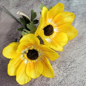 Vintage Twin Millinery Anemones Yellow Shaded Silk Millinery Flowers NOS Germany for Hats Fascinators Crowns Gowns Corsage