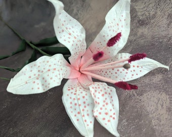 Vintage Seide Stargazer Lilie weiß fuchsia pink Nos Germany Schmuck für Hüte und Accessoires