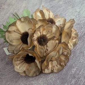 Vintage Beige Shaded Anemone Flowers Bunch of 6 European Made Millinery NOS Nosegay for Hats Fascinators Crafts 4FV0182