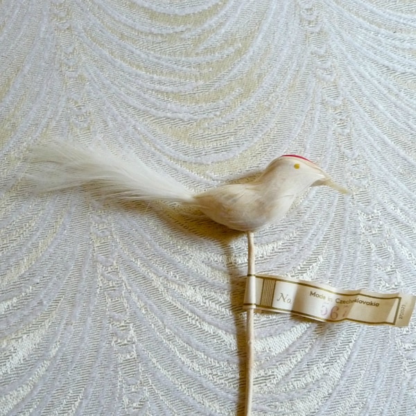 Vintage Bird Millinery Decoration Aged White Dove Feathers for Hats Fascinators Crafts Hair Clips Spun Cotton Christmas Ornament