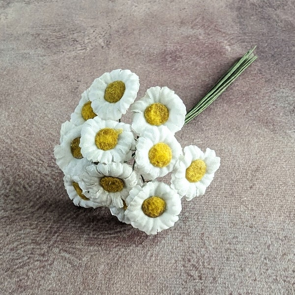 Vintage Daisies Small White Flowers for Corsage, Crafts, Hair, Hats, Dolls, NOS Bunch of 12 2FV0045W