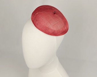 Style de bouton de boîte à pilules Sinamay de base de fascinateur rouge pour la chapellerie de chapeaux