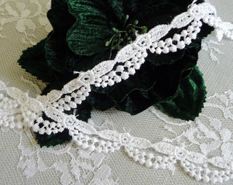 CLEARANCE SALE 14+ Yards White Venise Lace .625" Wide Garland Pattern Bolt End Remnant VL04