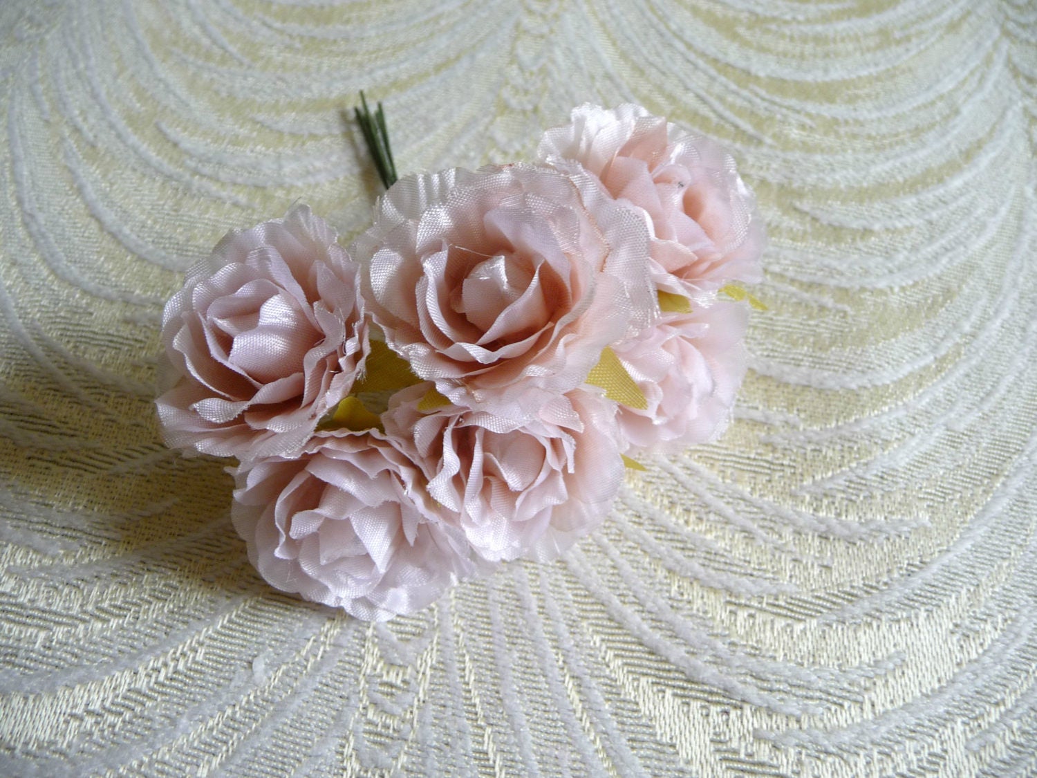 Small Pale Blush Pink Flowers Carnations Bunch of 6 Roses Blossoms for Hats  Fascinators Floral Crowns Crafts -  UK