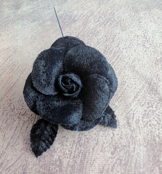 Trish Millinery Velvet Rose Buds – Artificial Flowers For Fascinators, Hats, DIY Craft & Millinery (Choose Your Color)
