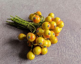 Vintage Tiny Millinery Fruit Decoration Bunch of 36 NOS Germany Red Yellow Ripening Berries Spun Cotton for Hats Crafts