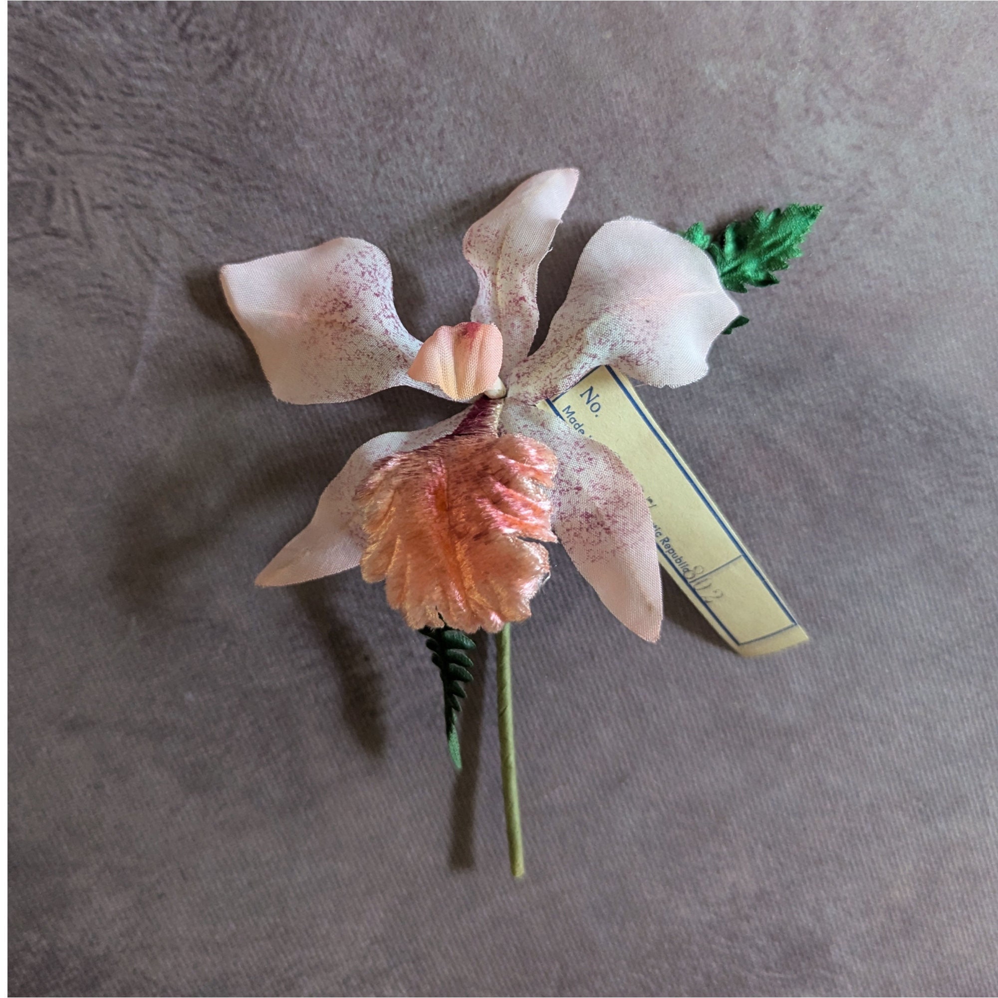 蘭の花のブローチ - Etsy 日本