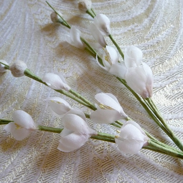 Two Stems Vintage Snowdrop Flowers 6 Millinery Green Sprigs NOS  Tiny for Bridal Bouquets Weddings Head Bands Corsages 4FV0196G