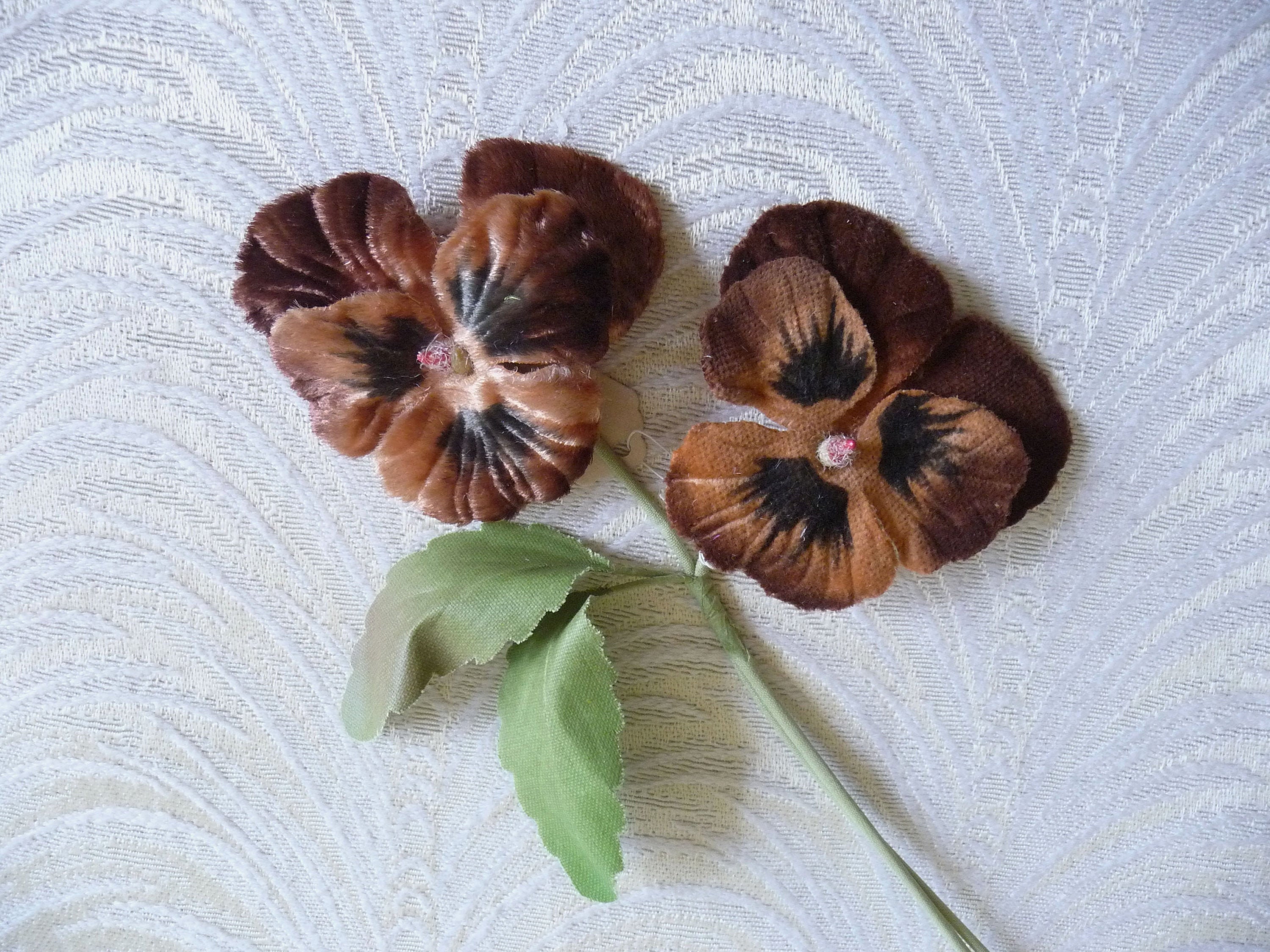 ヴィンテージ NOS ベルベット パンジー 大きな茶色の帽子用花