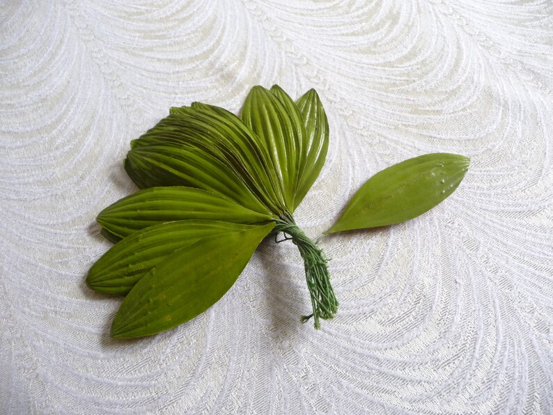 Bunch of 36 Vintage Millinery Leaves Green Embossed Fabric NOS Lily Long Leaf Handmade in USA for Hats, Crafts, Scrapbooking, Costumes image 5