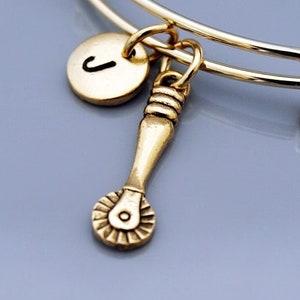 Pizza cutter bangle, pizza wheel bracelet, Pizza lover, kitchen utensil, Expandable bangle, Charm bangle, Initial bracelet