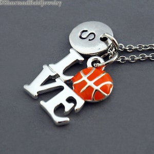 I Love Basketball、バスケットボール ボール チャーム ネックレス、バスケットボール ハート、アンティーク シルバー、イニシャル ネックレス、パーソナライズ、モノグラム