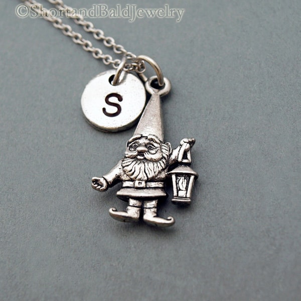 Collier Gnome, charme gnome de jardin, Gnome avec lanterne, lanterne personnalisée, argent antique, collier initial, personnalisé, monogramme