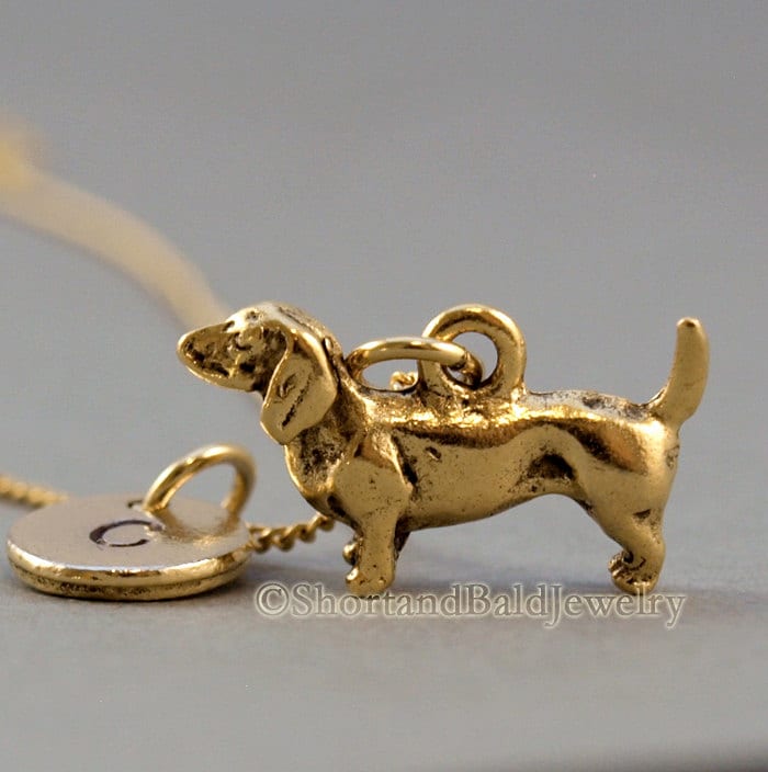 Daschund Halskette, Dackel, Doxie, antik gold, Anfangskette, Dackel, erste Hand gestempelt, personalisiert, Monogramm