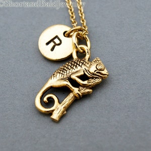Chamäleon Kette, Chamäleon Charm Kette, Initial Halskette, antikes Gold, handgestempelter Initial Charm, personalisiert, Monogramm