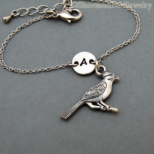 Bracelet à breloques cardinal, breloque oiseau, argent antique, bracelet initial, amitié, mères, réglable, monogramme