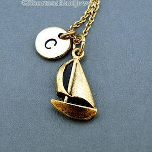 Colar de iate, colar de veleiro, barco à vela, colar inicial, inicial carimbada à mão, personalizado, ouro antigo, monograma