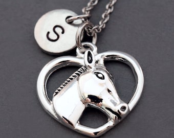 Collar de caballo, collar de corazón de caballo, dije de caballo, collar con inicial, inicial estampada a mano, personalizado, plata antigua, monograma