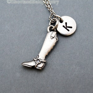 Reitstiefelkette, Reiterstiefel, Reitstiefel, antikes Silber, Initialkette, personalisiert, Monogramm