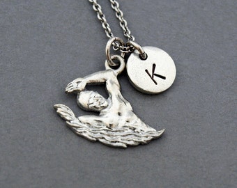 Schwimmen Charme Halskette, Charme schwimmen, Schwimmer Halskette, antikes Silber, erste Halskette, personalisiert, Monogramm