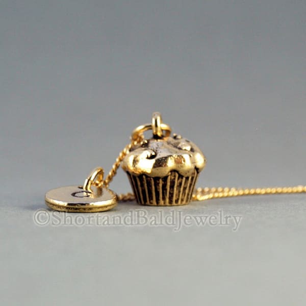 Collier cupcake, collier muffin, or antique, collier initial, initialement estampillé à la main, personnalisé, monogramme