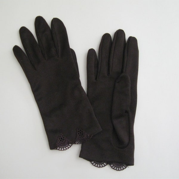 VINTAGE GLOVES women's 1960s Hansen Airloom brown nylon gloves with lace size 7