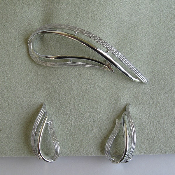 JEWELRY SET 1960s vintage Sarah Coventry Stunning silvertone brooch and earrings as seen on TV