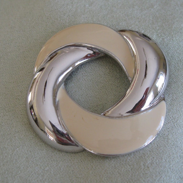 WOVEN CIRCLE PIN 1970s vintage Trifari chunky silvertone and off-white enamel brooch