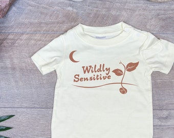 Widder Mond Baby Astrologie T-Shirt - " Schmusetuch " - Wildly Sensitive Kind Geburtstag, Sternzeichen Geschenk, Kinderkleidung, Sonderanfertigungen auf Bestellung