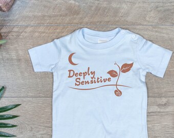 Skorpion Mond Baby Astrologie T-Shirt, "Sicherheitsdecken"-Tiefsensibel, Kindergeburtstag, Sternzeichen Geschenk, Kinderkleidung, Sonderanfertigungen auf Bestellung