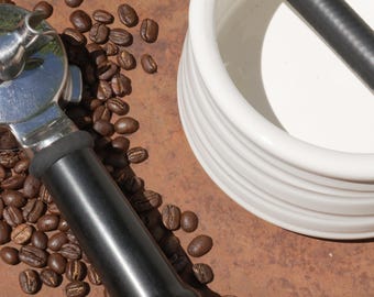 Boîte pour marc de café en céramique, blanche avec texture spiral