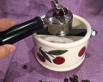 Boîte à Marc de café en ceramique avec motifs de cerises peintes è la main