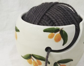 Our knitting bowl with soft peaches pattern is the perfect gift for any knitting enthusiast! Keep your yarn in place and knit with ease.