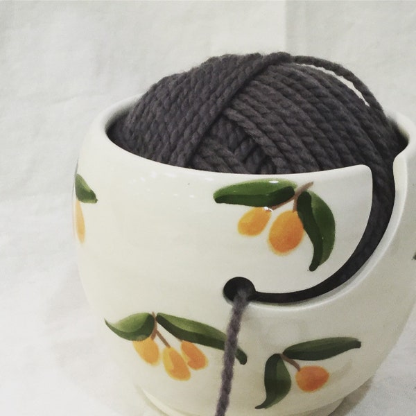 Our knitting bowl with soft peaches pattern is the perfect gift for any knitting enthusiast! Keep your yarn in place and knit with ease.