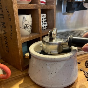 Boîte pour marc de café en céramique, en grès avec glaçure blanche avec picots
