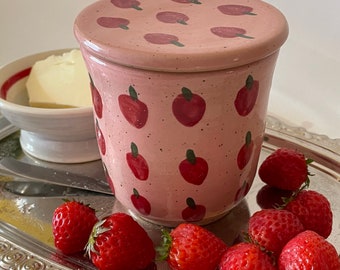 Le Beurrier Breton, avec design de fraises peintes à la main