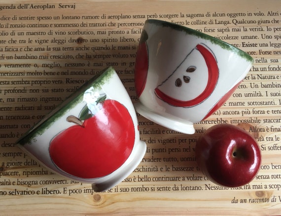 Deux Bols à Café De Porcelaine Avec Motifs De Pommes, Bon Pour