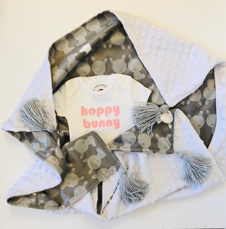 Easter Baby Onesie Baby Bodysuit or T-shirt Bunny Bodysuit New Black /& more Hoppy Bunny Spring Bunny Onesie Blush Pink