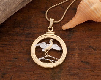 Colgante de moneda de garceta nívea tallada a mano: Joyería de la isla Cumberland