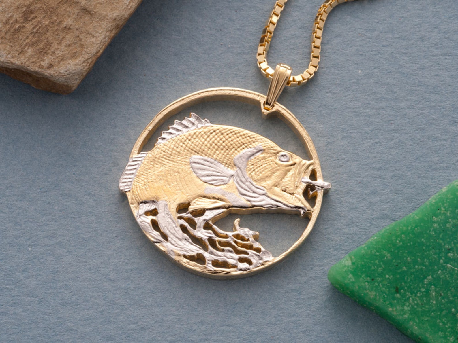 медальон. серебряный медальон. медальон антикварный. католические кулоны помпей. старинные кулоны медальоны.