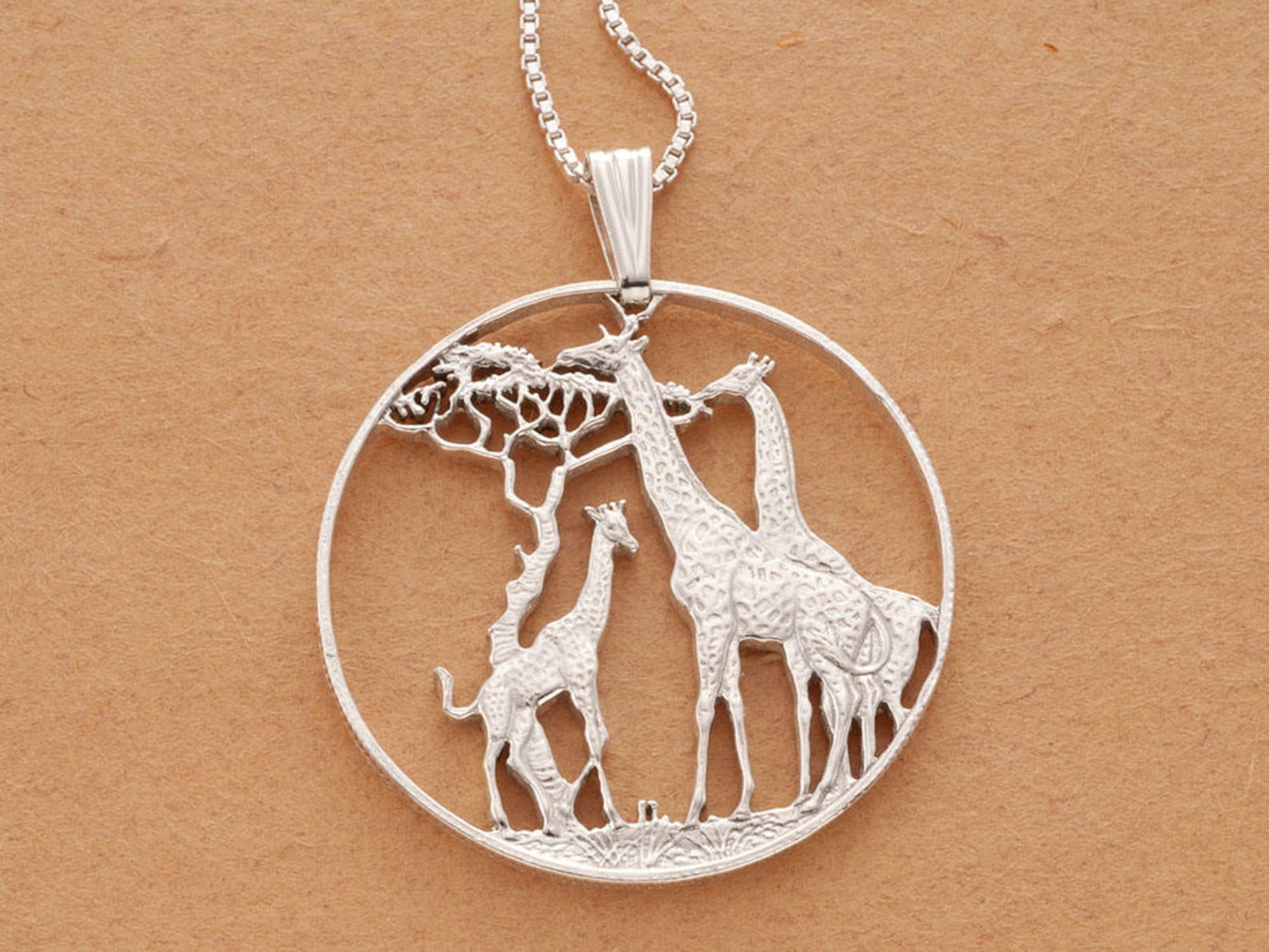 GIRAFFE PENDANT main image 1