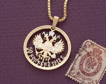 Pendentif et collier de l’aigle impérial russe, pièce russe de 50 Kopeks coupé à la main, plaqué or 14 carats et rhodium, 1 " de diamètre, ( #X 389 )
