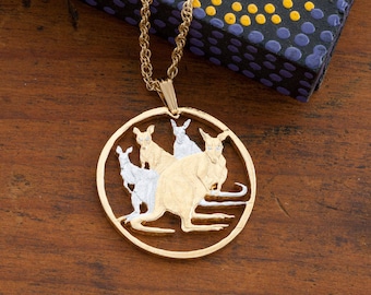 Colgante de moneda de canguro australiano tallado a mano: chapado en oro de 14 quilates y rodio