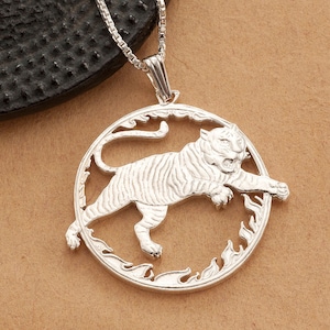 Pendentif tigre en argent sterling taillé à la main : pièce du zodiaque chinois