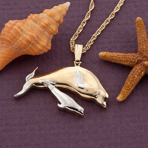 Beluga-Wal Anhänger, Hand geschnittene Münze, 1&quot; lang, ( #R 553CD )