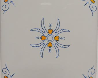 Delft Style 32 Yellow Oxen Corner & 30 Center Heart Flower in blue and Yellow