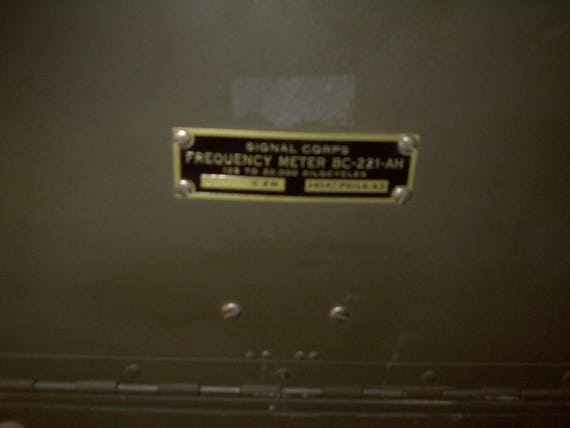 Anique US Army Frquency Meter